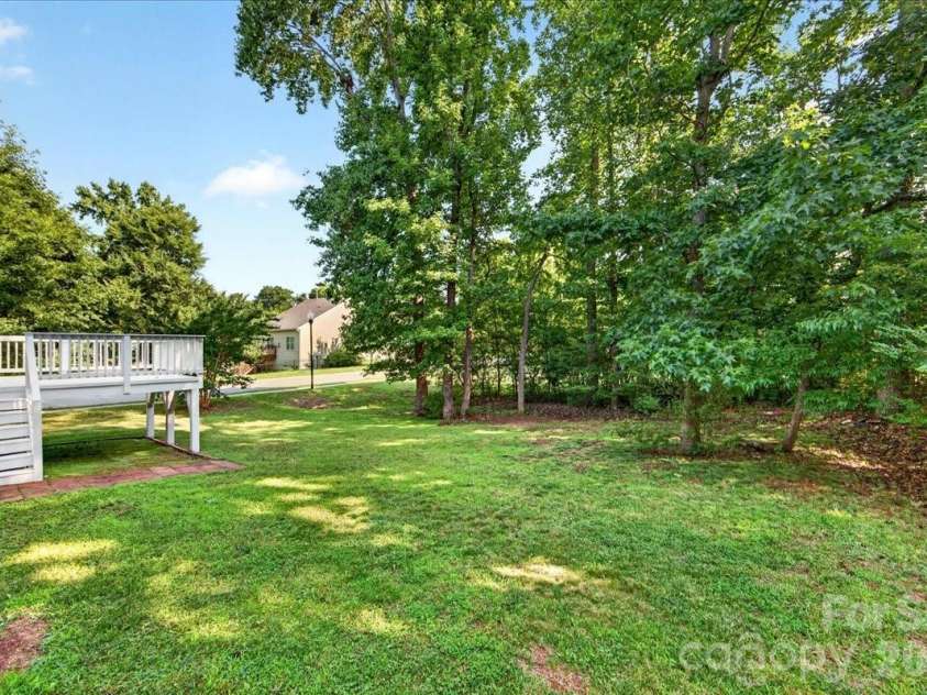 11803 Eversfield Lane, Charlotte, NC 28269.  MLS# CAR4402065, YatesRealty ID 36423. 
