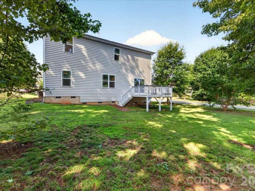 11803 Eversfield Lane, Charlotte, NC 28269.  MLS# CAR4402065, YatesRealty ID 36423. 