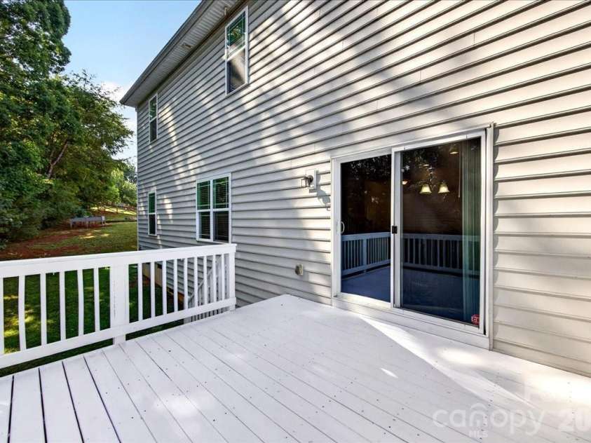 11803 Eversfield Lane, Charlotte, NC 28269.  MLS# CAR4402065, YatesRealty ID 36423. 