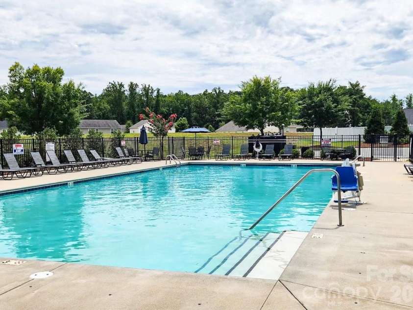 11803 Eversfield Lane, Charlotte, NC 28269.  MLS# CAR4402065, YatesRealty ID 36423. 