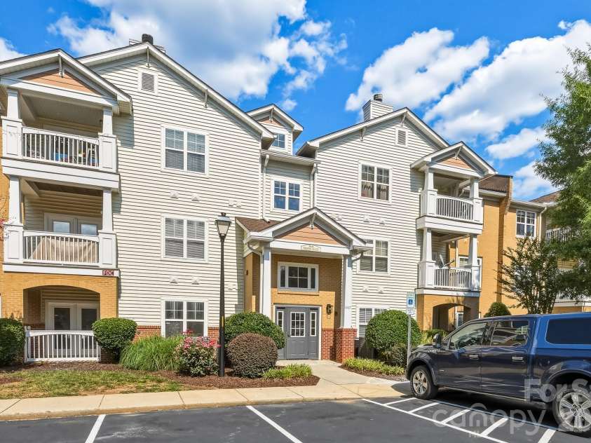 16409 Golden River Lane, Charlotte, NC 28277.  MLS# CAR4401552, YatesRealty ID 36424. 