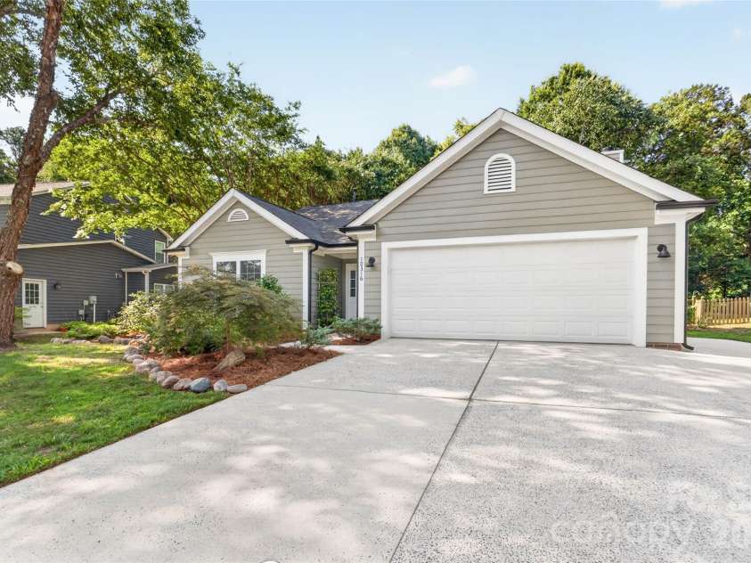 10316 Bon Meade Lane, Cornelius, NC 28031.  MLS# CAR4395622, YatesRealty ID 36425. 2 Car garage with extra parking pad