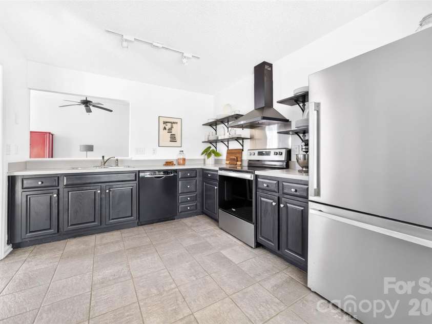 10316 Bon Meade Lane, Cornelius, NC 28031.  MLS# CAR4395622, YatesRealty ID 36425. 2026 refrigerator conveys