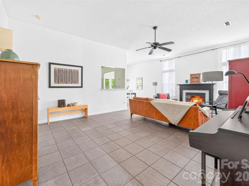 10316 Bon Meade Lane, Cornelius, NC 28031.  MLS# CAR4395622, YatesRealty ID 36425. Great Room
