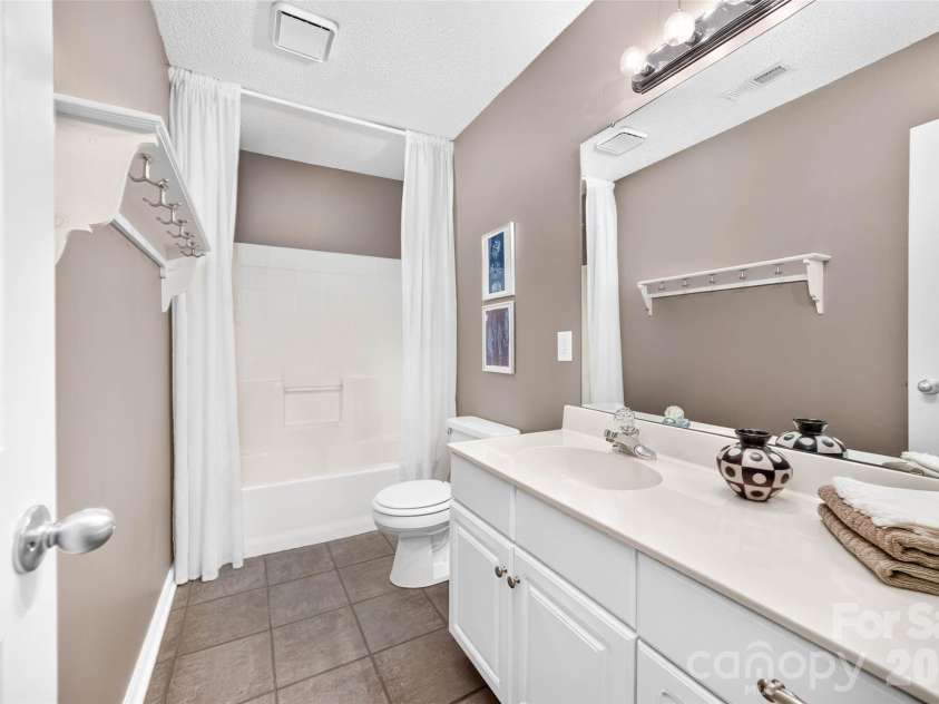 10316 Bon Meade Lane, Cornelius, NC 28031.  MLS# CAR4395622, YatesRealty ID 36425. Second bathroom