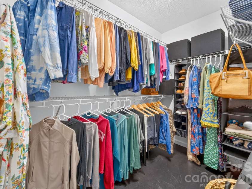 10316 Bon Meade Lane, Cornelius, NC 28031.  MLS# CAR4395622, YatesRealty ID 36425. Walk in primary closet