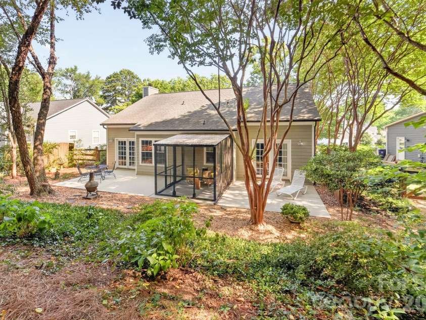 10316 Bon Meade Lane, Cornelius, NC 28031.  MLS# CAR4395622, YatesRealty ID 36425. Wooded private backyard