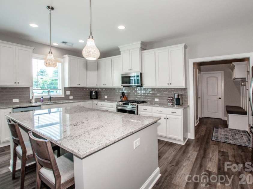 126 Bedford Lane, Mooresville, NC 28115.  MLS# CAR4398460, YatesRealty ID 36427. 