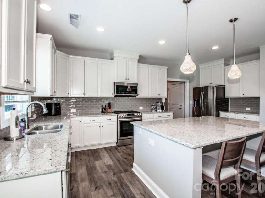 126 Bedford Lane, Mooresville, NC 28115.  MLS# CAR4398460, YatesRealty ID 36427. 