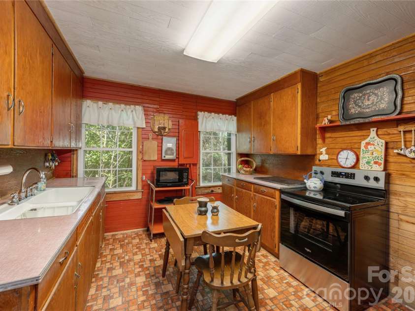 10844 Greenville Highway, Cedar Mountain, NC 28718.  MLS# CAR4369621, YatesRealty ID 36428. Kitchen