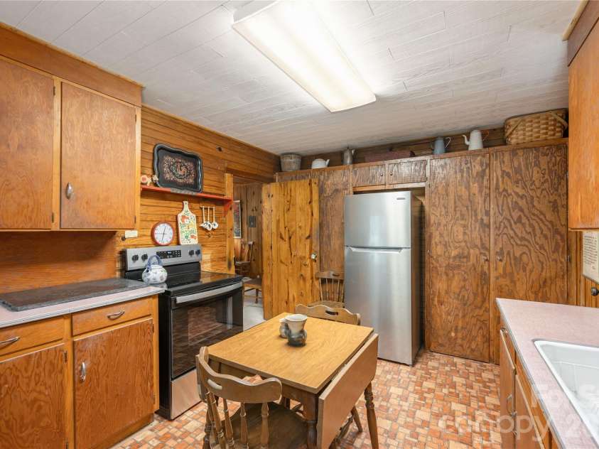 10844 Greenville Highway, Cedar Mountain, NC 28718.  MLS# CAR4369621, YatesRealty ID 36428. Kitchen with wall cabinets