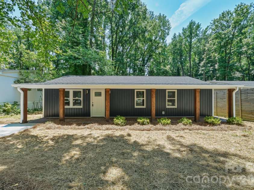 1936 Lakedell Drive, Charlotte, NC 28215.  MLS# CAR4401576, YatesRealty ID 36429. 