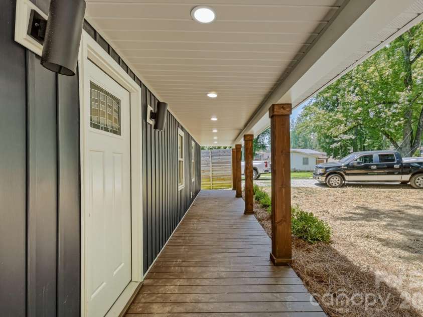 1936 Lakedell Drive, Charlotte, NC 28215.  MLS# CAR4401576, YatesRealty ID 36429. 