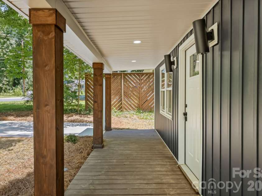1936 Lakedell Drive, Charlotte, NC 28215.  MLS# CAR4401576, YatesRealty ID 36429. 