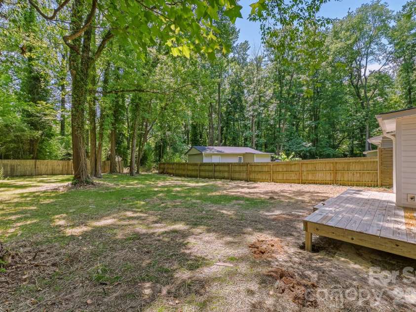 1936 Lakedell Drive, Charlotte, NC 28215.  MLS# CAR4401576, YatesRealty ID 36429. 