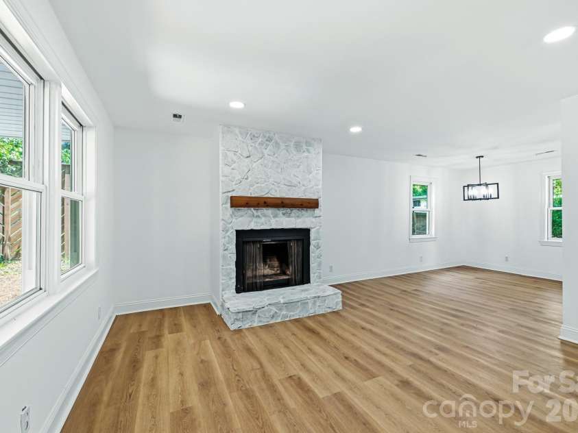 1936 Lakedell Drive, Charlotte, NC 28215.  MLS# CAR4401576, YatesRealty ID 36429. 