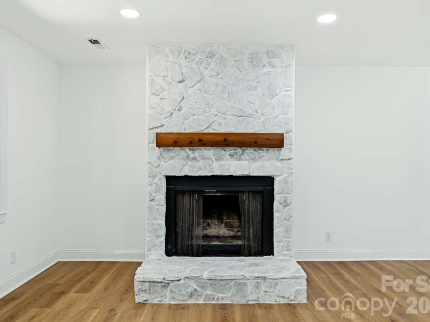 1936 Lakedell Drive, Charlotte, NC 28215.  MLS# CAR4401576, YatesRealty ID 36429. 