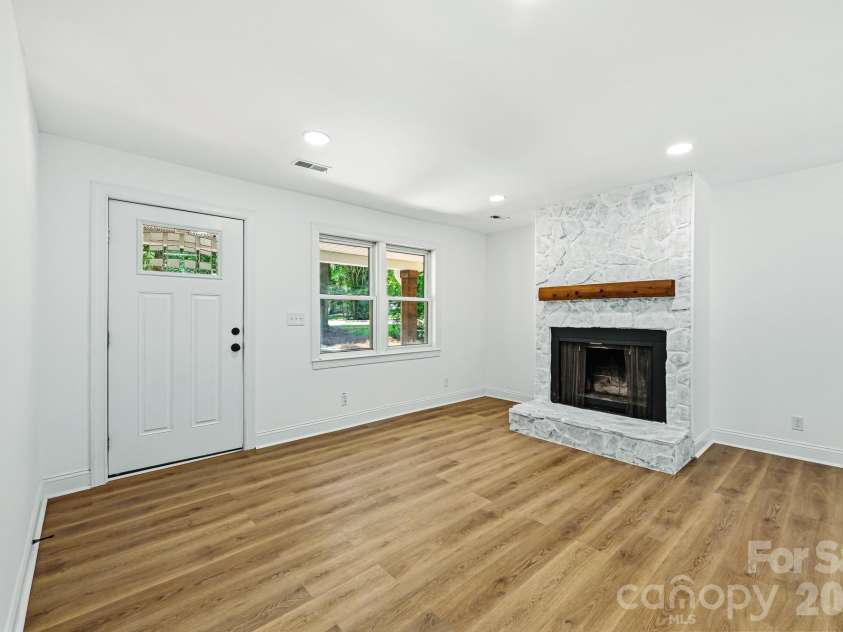 1936 Lakedell Drive, Charlotte, NC 28215.  MLS# CAR4401576, YatesRealty ID 36429. 