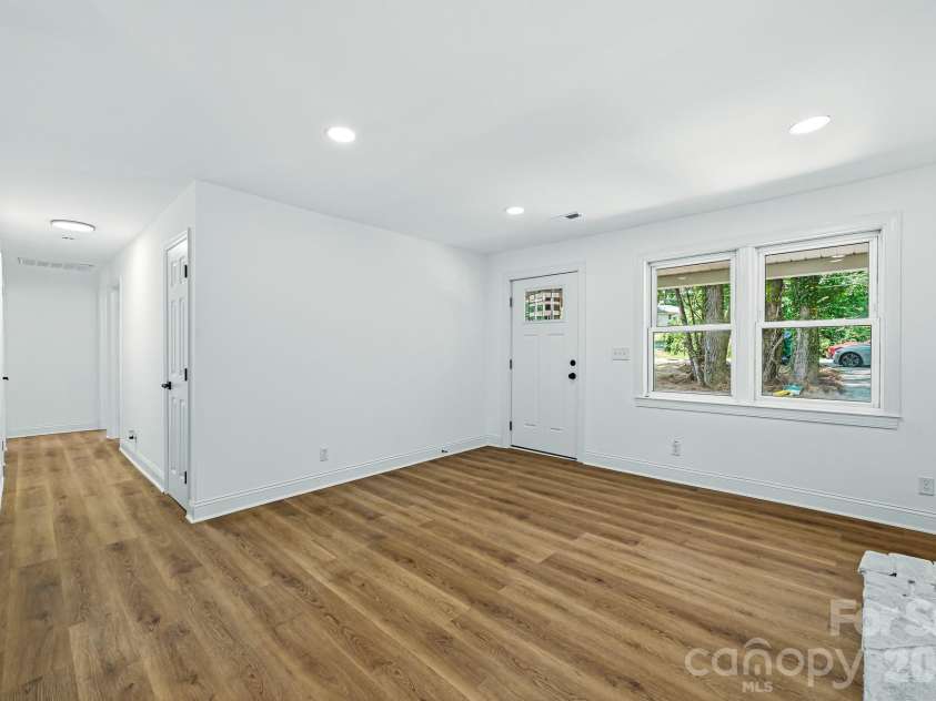 1936 Lakedell Drive, Charlotte, NC 28215.  MLS# CAR4401576, YatesRealty ID 36429. 