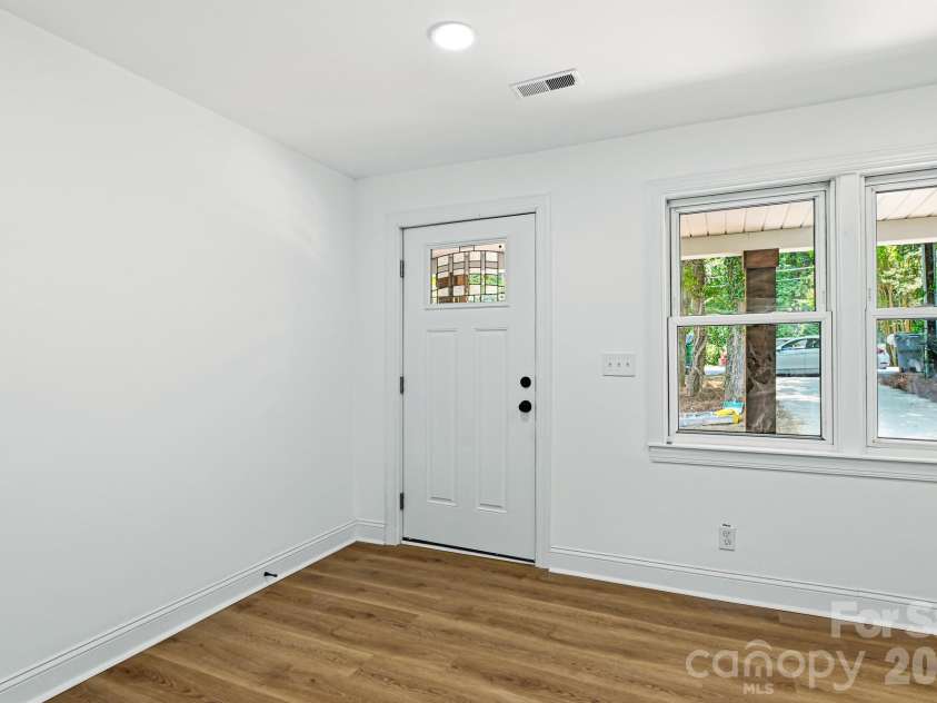 1936 Lakedell Drive, Charlotte, NC 28215.  MLS# CAR4401576, YatesRealty ID 36429. 