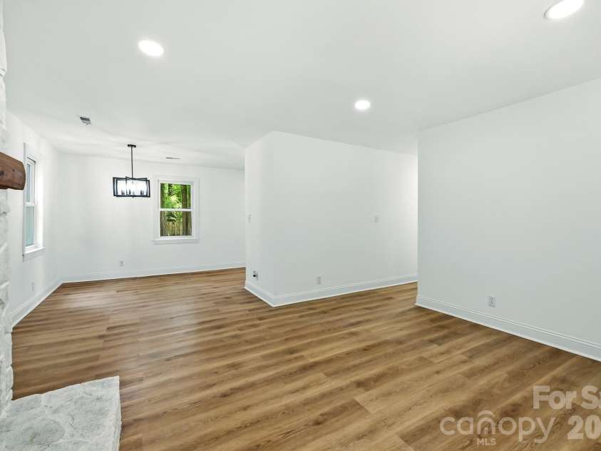 1936 Lakedell Drive, Charlotte, NC 28215.  MLS# CAR4401576, YatesRealty ID 36429. 