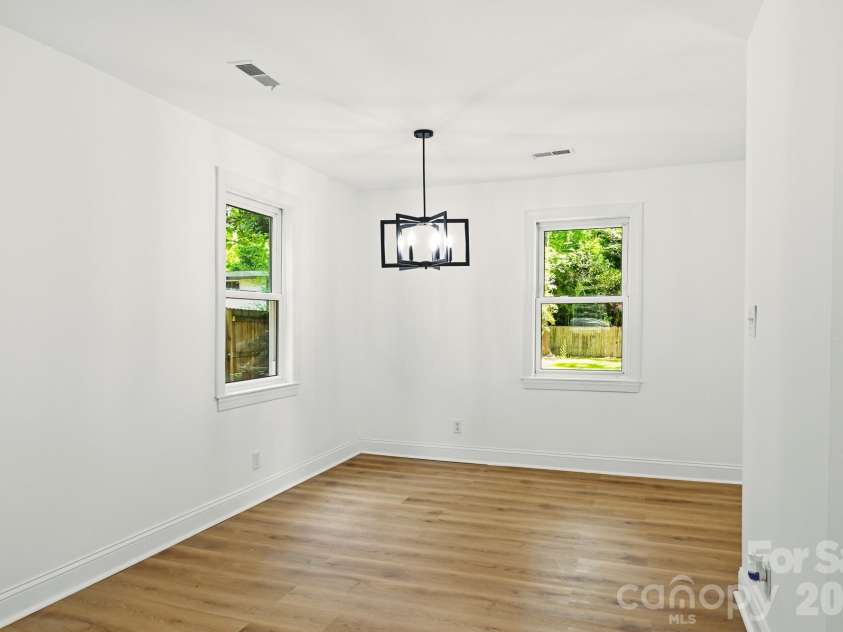 1936 Lakedell Drive, Charlotte, NC 28215.  MLS# CAR4401576, YatesRealty ID 36429. 
