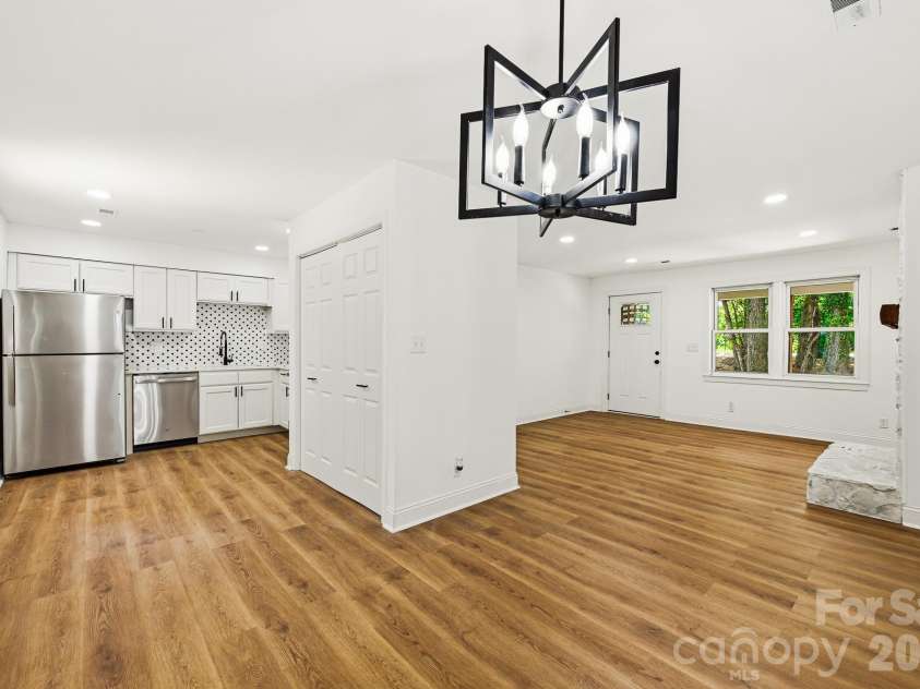 1936 Lakedell Drive, Charlotte, NC 28215.  MLS# CAR4401576, YatesRealty ID 36429. 