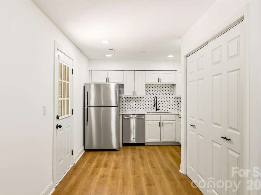 1936 Lakedell Drive, Charlotte, NC 28215.  MLS# CAR4401576, YatesRealty ID 36429. 