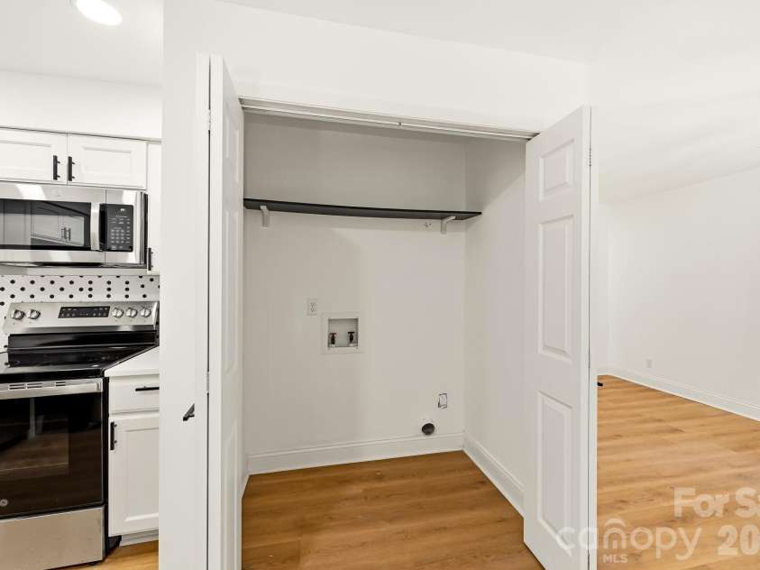 1936 Lakedell Drive, Charlotte, NC 28215.  MLS# CAR4401576, YatesRealty ID 36429. 