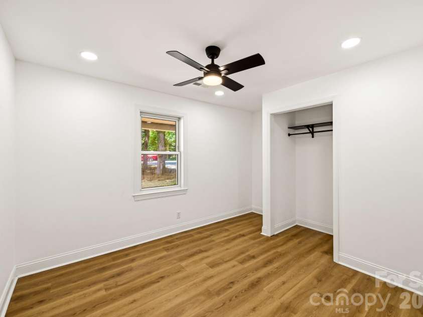 1936 Lakedell Drive, Charlotte, NC 28215.  MLS# CAR4401576, YatesRealty ID 36429. 