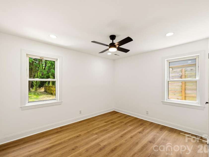 1936 Lakedell Drive, Charlotte, NC 28215.  MLS# CAR4401576, YatesRealty ID 36429. 
