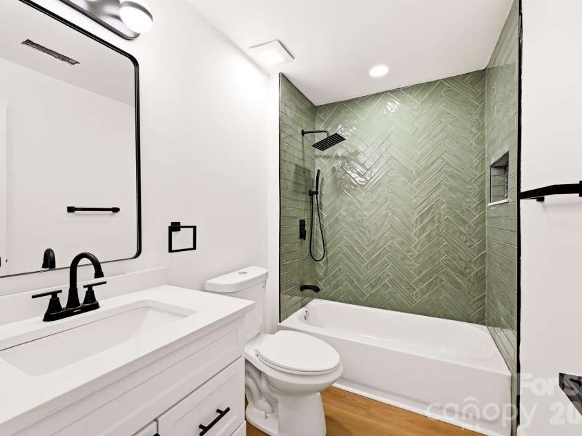 1936 Lakedell Drive, Charlotte, NC 28215.  MLS# CAR4401576, YatesRealty ID 36429. 