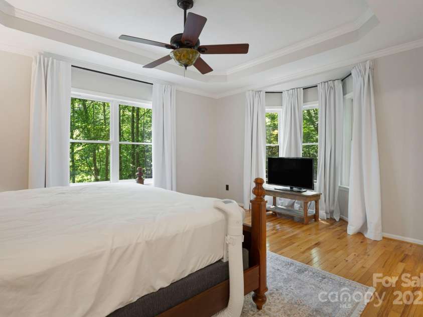 28 Back Stage Pass, Canton, NC 28716.  MLS# CAR4284833, YatesRealty ID 3643. Charming bay window