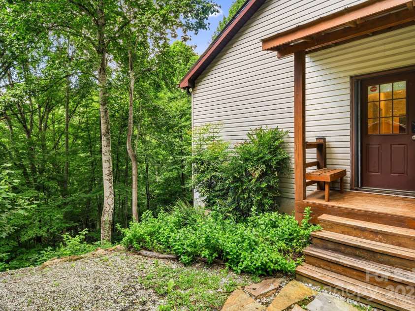 28 Back Stage Pass, Canton, NC 28716.  MLS# CAR4284833, YatesRealty ID 3643. Covered entrance with built-in bench.