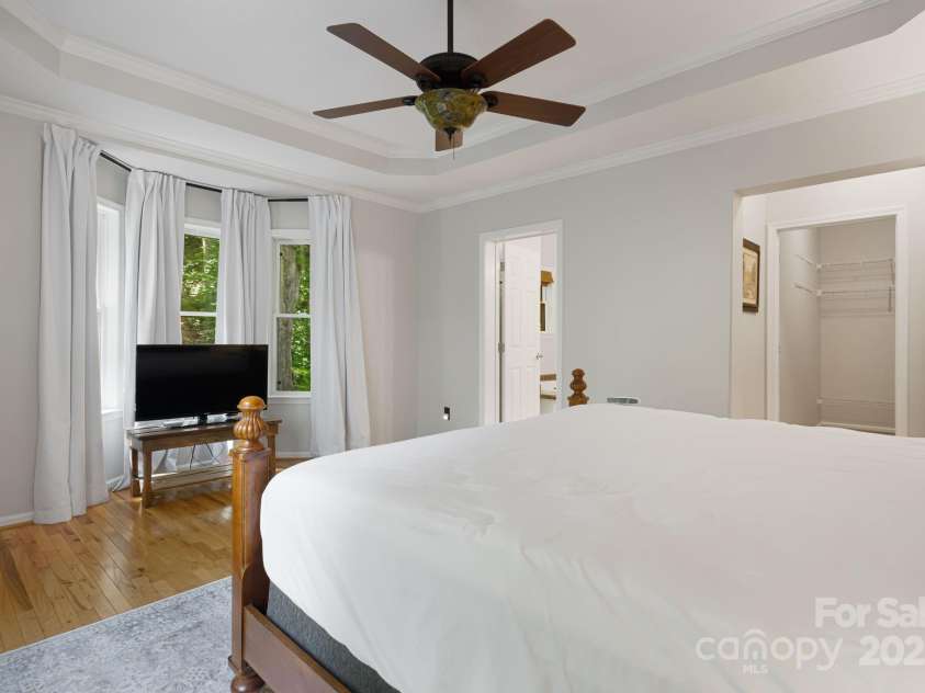 28 Back Stage Pass, Canton, NC 28716.  MLS# CAR4284833, YatesRealty ID 3643. Huge primary closet.