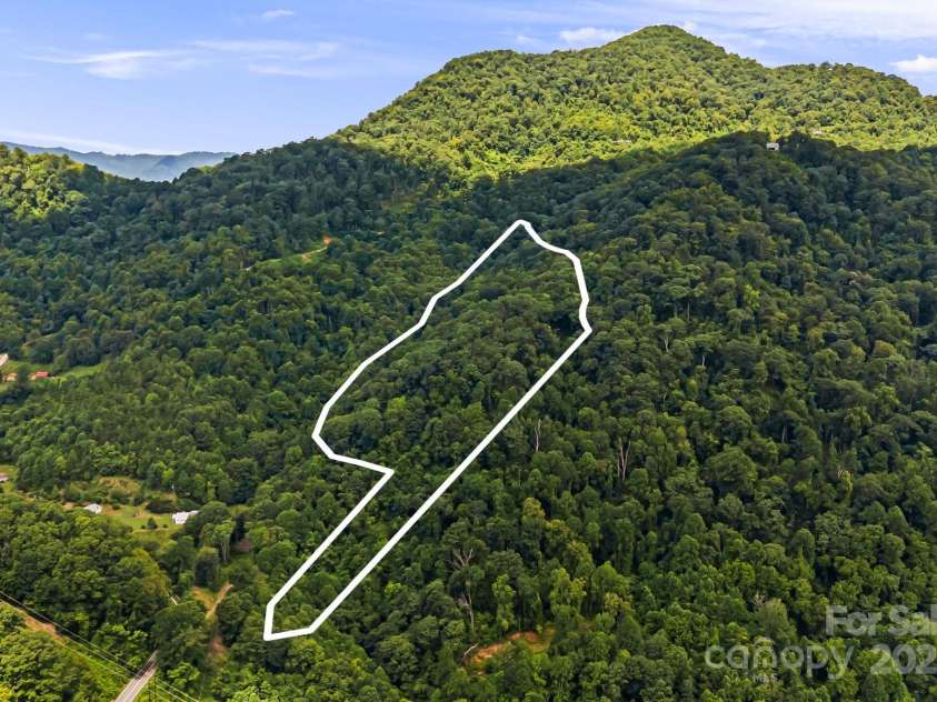 28 Back Stage Pass, Canton, NC 28716.  MLS# CAR4284833, YatesRealty ID 3643. Rare property in gated in Bear Wallow Mtn