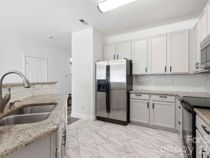 700 Shellstone Place, Fort Mill, SC 29708.  MLS# CAR4399248, YatesRealty ID 36430. 