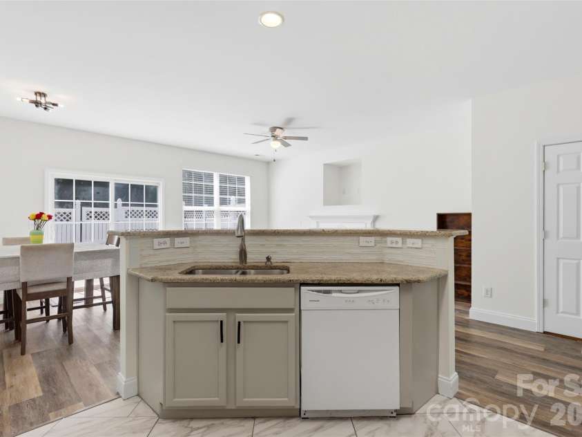 700 Shellstone Place, Fort Mill, SC 29708.  MLS# CAR4399248, YatesRealty ID 36430. 