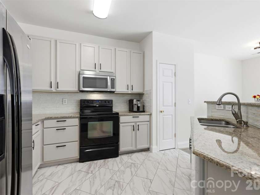 700 Shellstone Place, Fort Mill, SC 29708.  MLS# CAR4399248, YatesRealty ID 36430. 