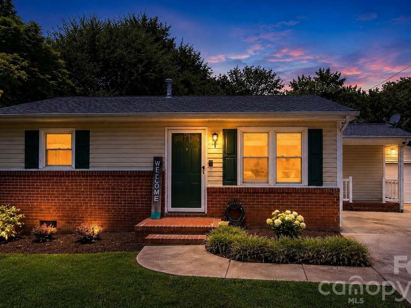 5313 Clearwater Lake Road, Mount Holly, NC 28120.  MLS# CAR4401872, YatesRealty ID 36432. 