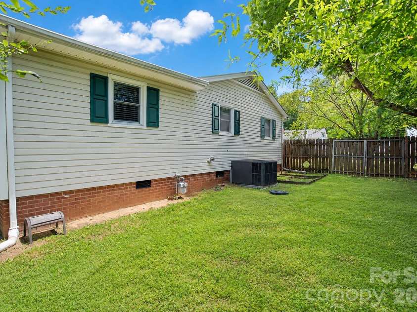 5313 Clearwater Lake Road, Mount Holly, NC 28120.  MLS# CAR4401872, YatesRealty ID 36432. 