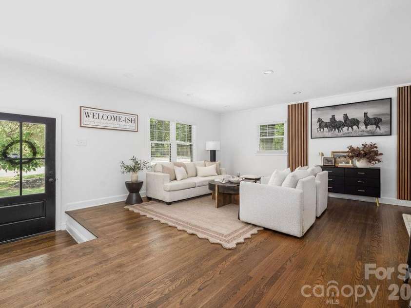 6614 Old Providence Road, Charlotte, NC 28226.  MLS# CAR4400938, YatesRealty ID 36433. 