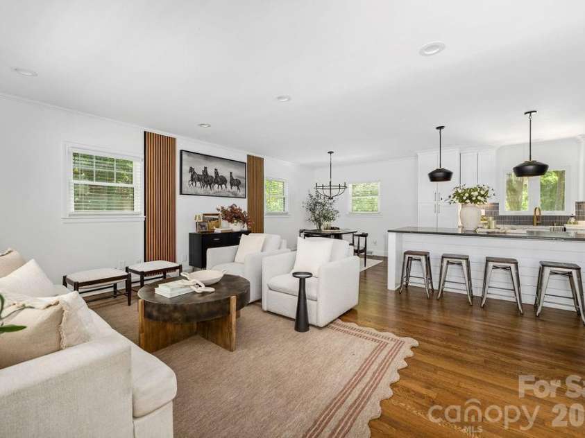 6614 Old Providence Road, Charlotte, NC 28226.  MLS# CAR4400938, YatesRealty ID 36433. 