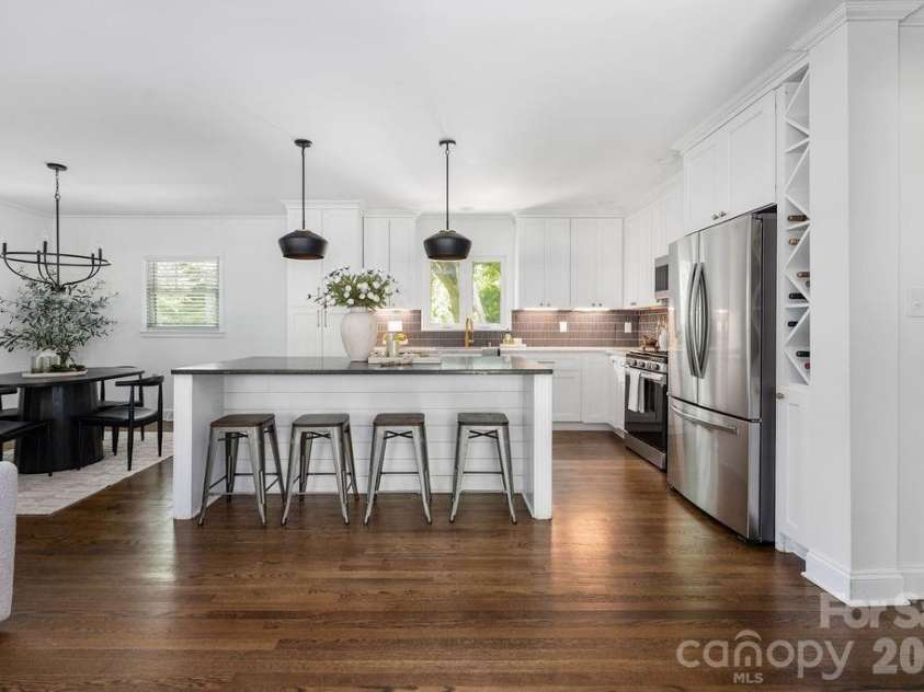 6614 Old Providence Road, Charlotte, NC 28226.  MLS# CAR4400938, YatesRealty ID 36433. 