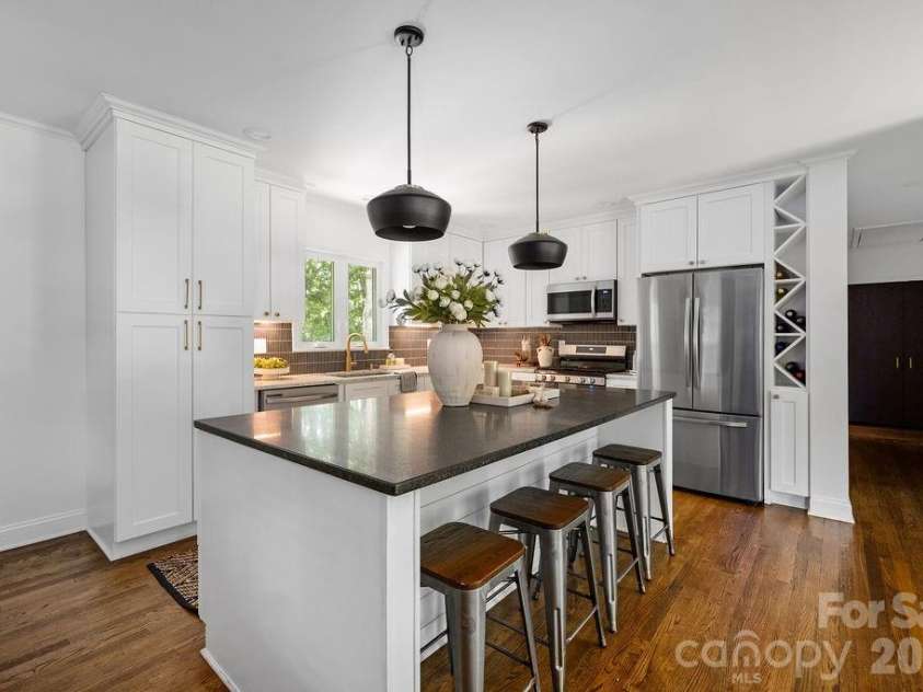6614 Old Providence Road, Charlotte, NC 28226.  MLS# CAR4400938, YatesRealty ID 36433. 