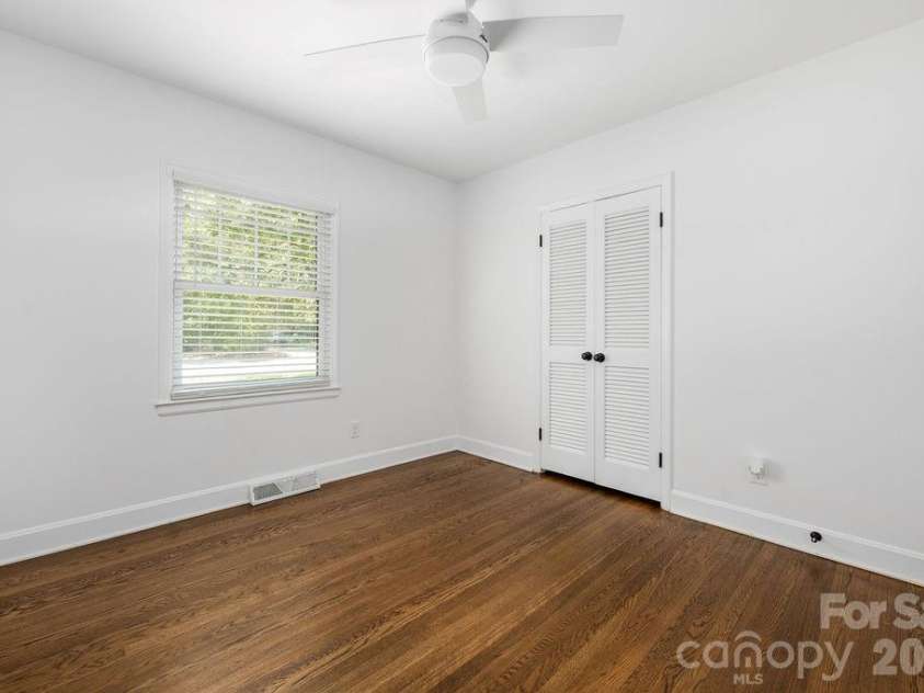 6614 Old Providence Road, Charlotte, NC 28226.  MLS# CAR4400938, YatesRealty ID 36433. 