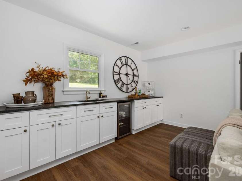 6614 Old Providence Road, Charlotte, NC 28226.  MLS# CAR4400938, YatesRealty ID 36433. 