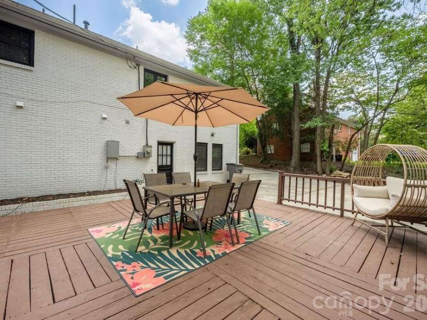 6614 Old Providence Road, Charlotte, NC 28226.  MLS# CAR4400938, YatesRealty ID 36433. 