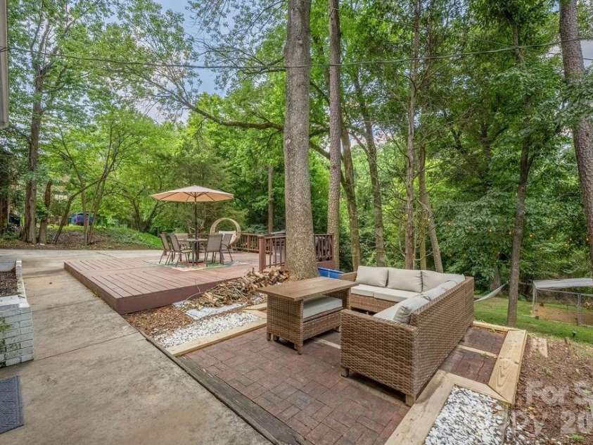 6614 Old Providence Road, Charlotte, NC 28226.  MLS# CAR4400938, YatesRealty ID 36433. 