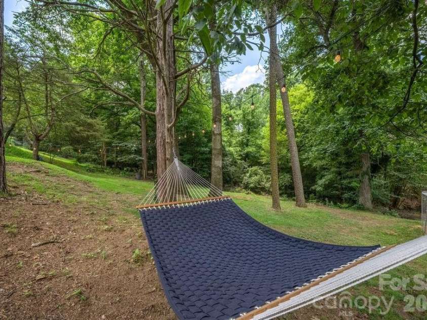 6614 Old Providence Road, Charlotte, NC 28226.  MLS# CAR4400938, YatesRealty ID 36433. 